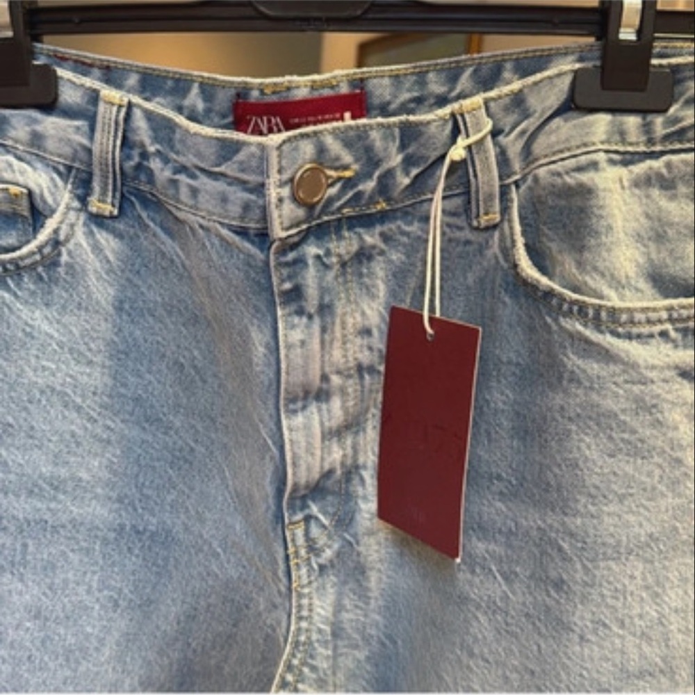 Zara Women Relaxed Light Blue Washed Jeans - Picture 3 of 8